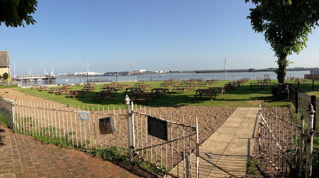 Hotel The Clarendon Royal Community Gravesend Zimmer foto